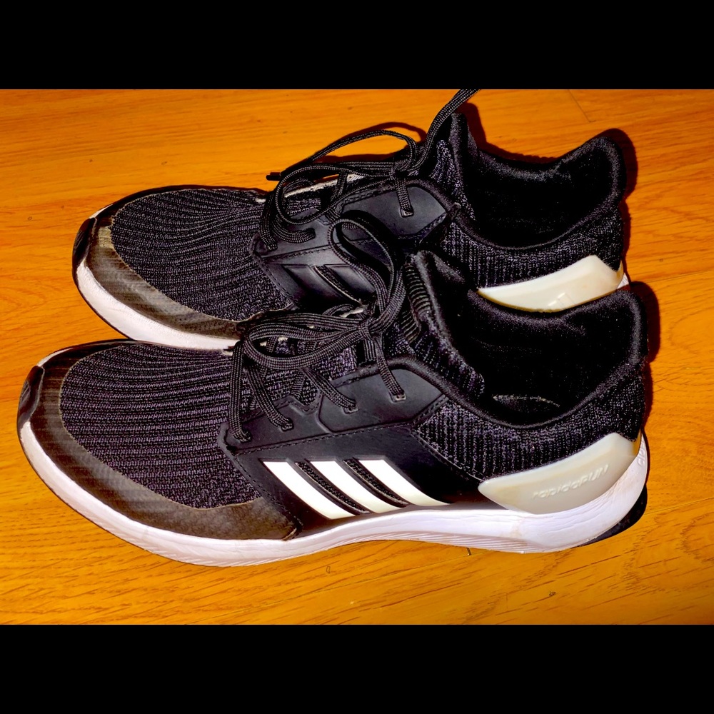 Adidas Cloud foam Shoes size 5.5